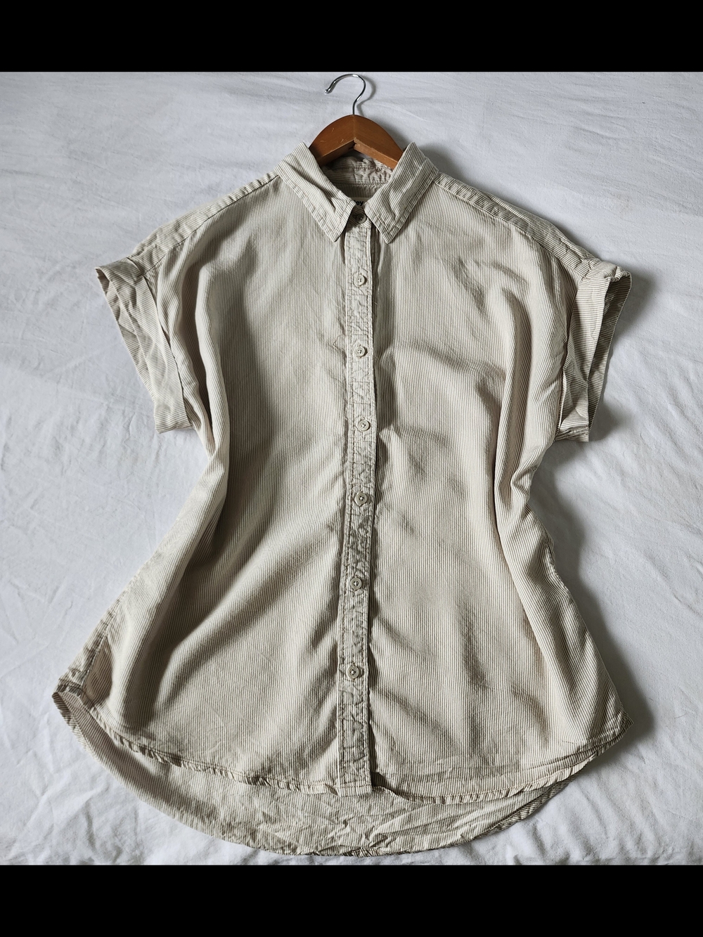 Women's Short-Sleeve Button-Down Shirt in Light Beige
